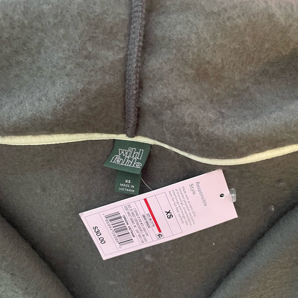 Woman’s Sherpa gray pullover jacket.  Size XS.  NWT.  With hood and kangaroo - Picture 5 of 7